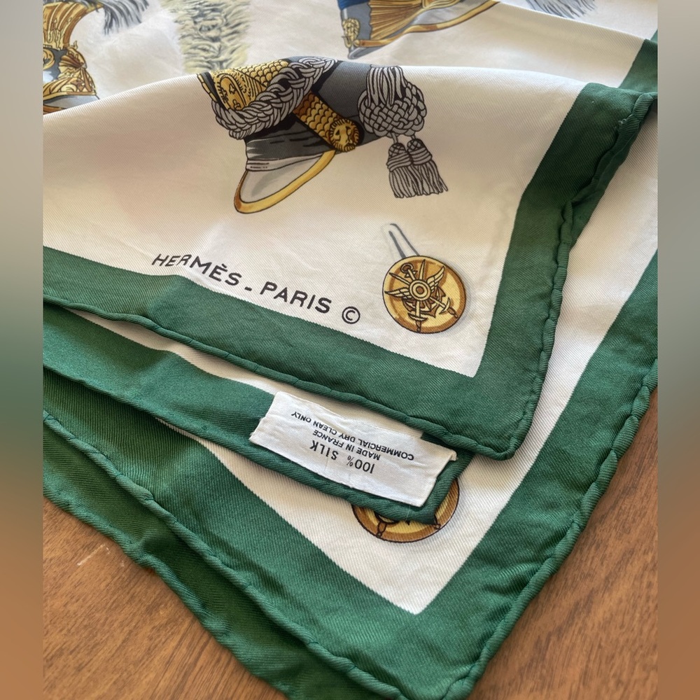 Authentic HERMES Carre 90 Scarf "CASQUES ET COIFFURES" Silk Green 1330G